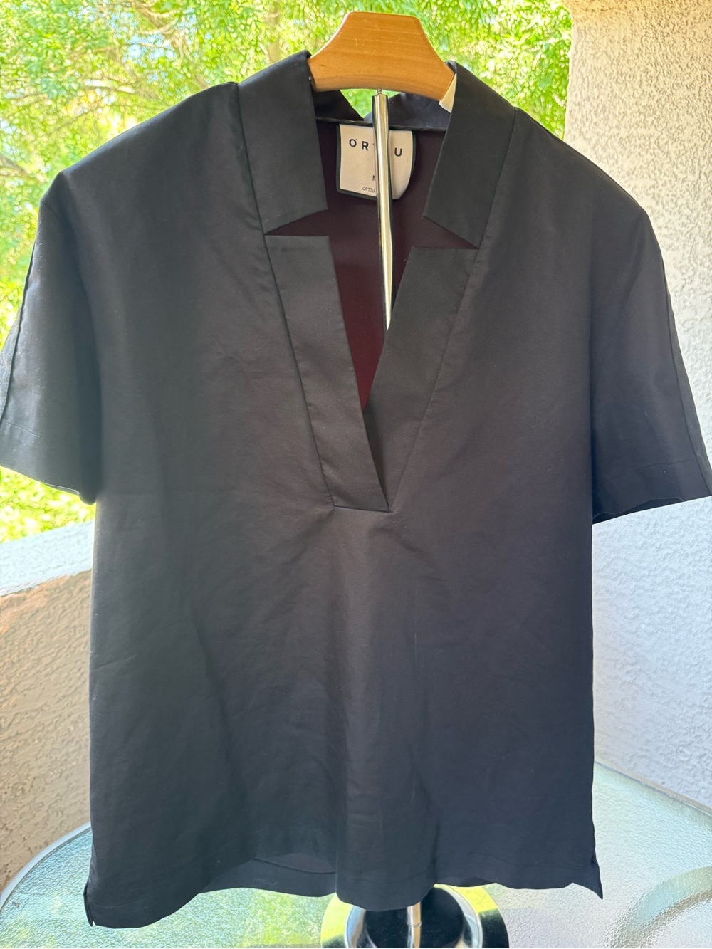 ORTTU Black Short-Sleeve V-Neck Polo Shirt for Men